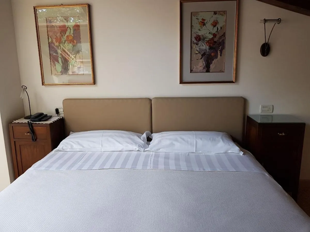 Guest house Al Melograno - Room & Breakfast Bologna Italy